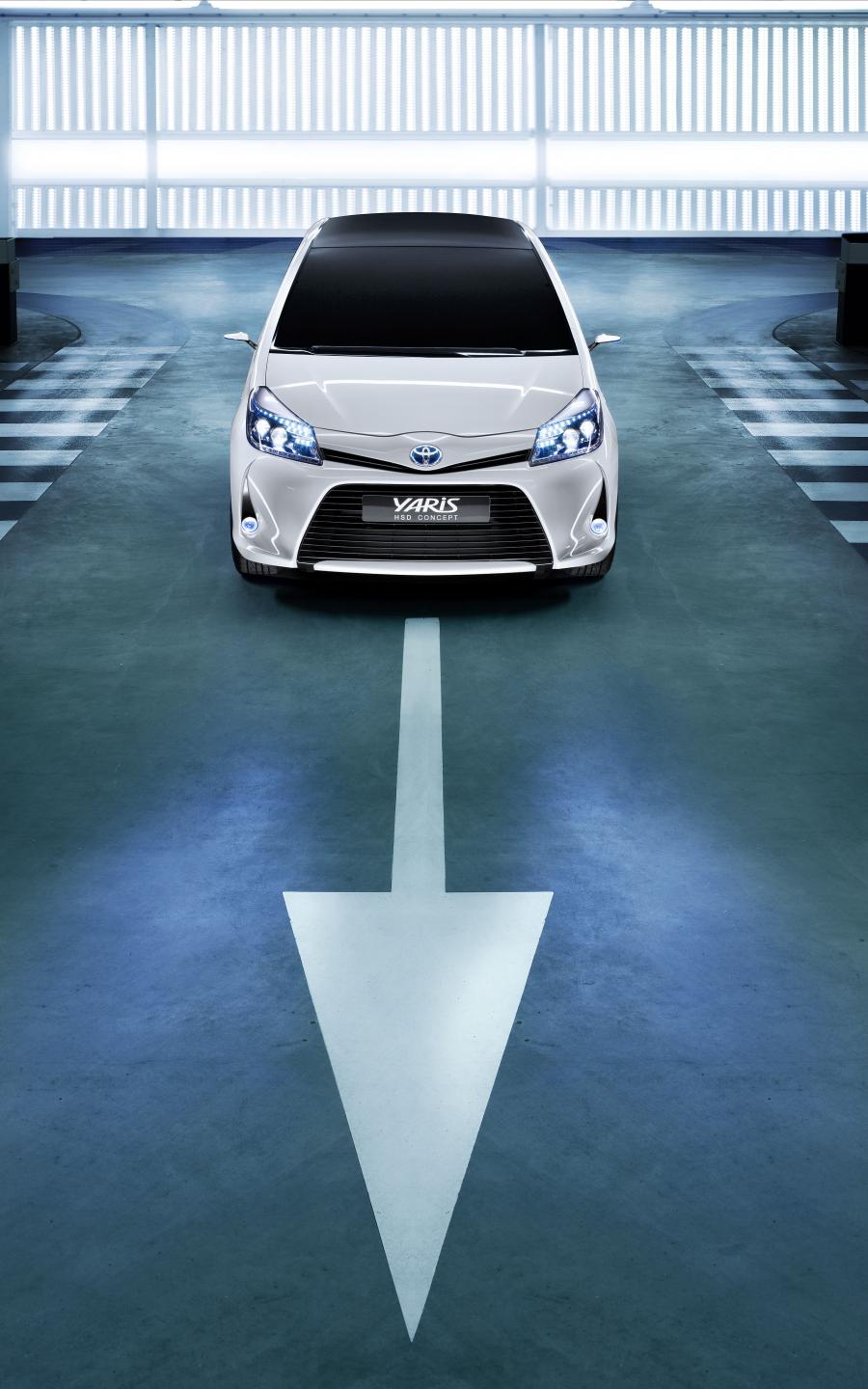  Toyota Yaris HSD Concept 2011 года  (фото 5 из 18)